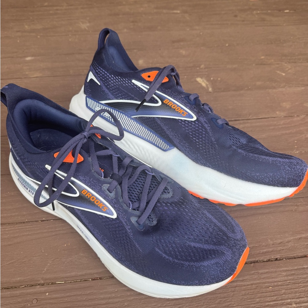 Brooks Men's Navy  Glycerin GTS 22 Running Shoe. Size 13 Excellent Condition